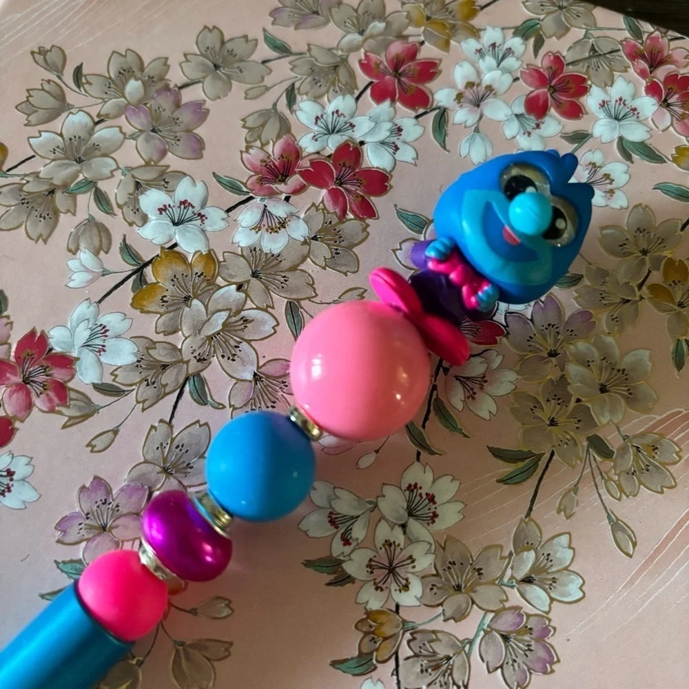 Disney Doorables: The Muppets: Gonzo (blacklight) handmade beaded pen